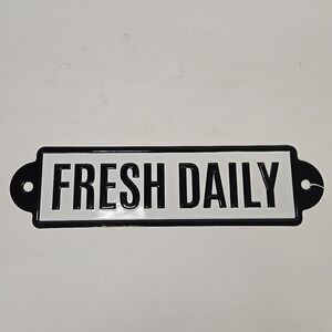 Metal Vintage/Retro Look Fresh Daily sign
